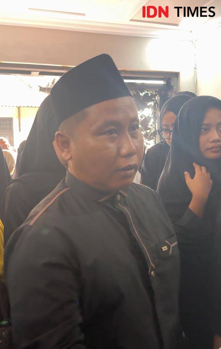 potret artis di rumah duka Mpok Alpa pada Jumat (15/8/2025)