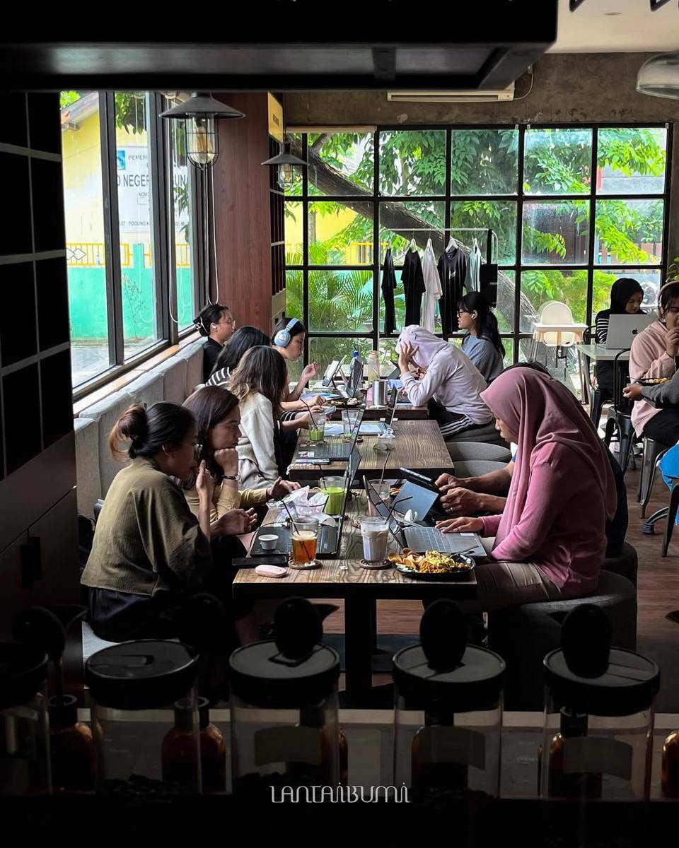 Potret suasana di Lantai Bumi, Yogyakarta