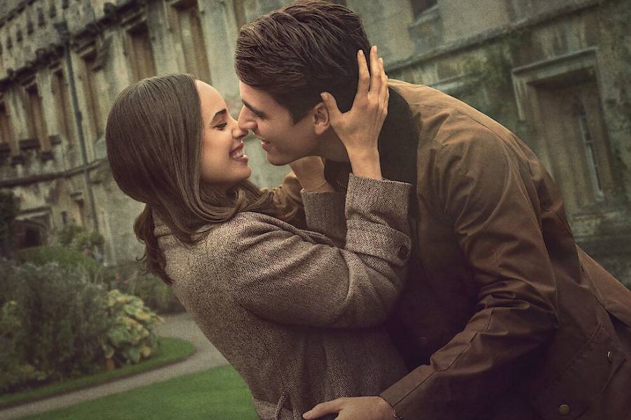 Potret Sofia Carson dan Corey Mylchreest dalam film My Oxford Year