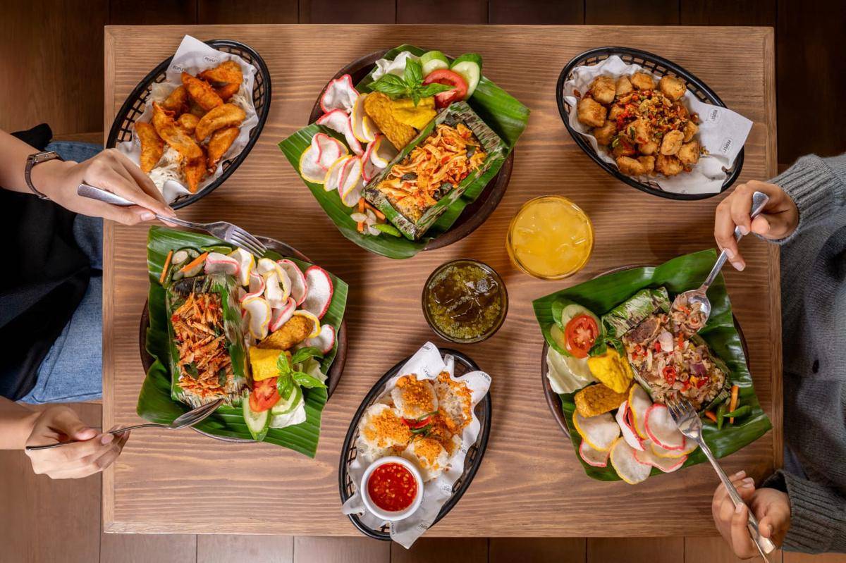 Menu nasi goreng bakar di The People's Cafe
