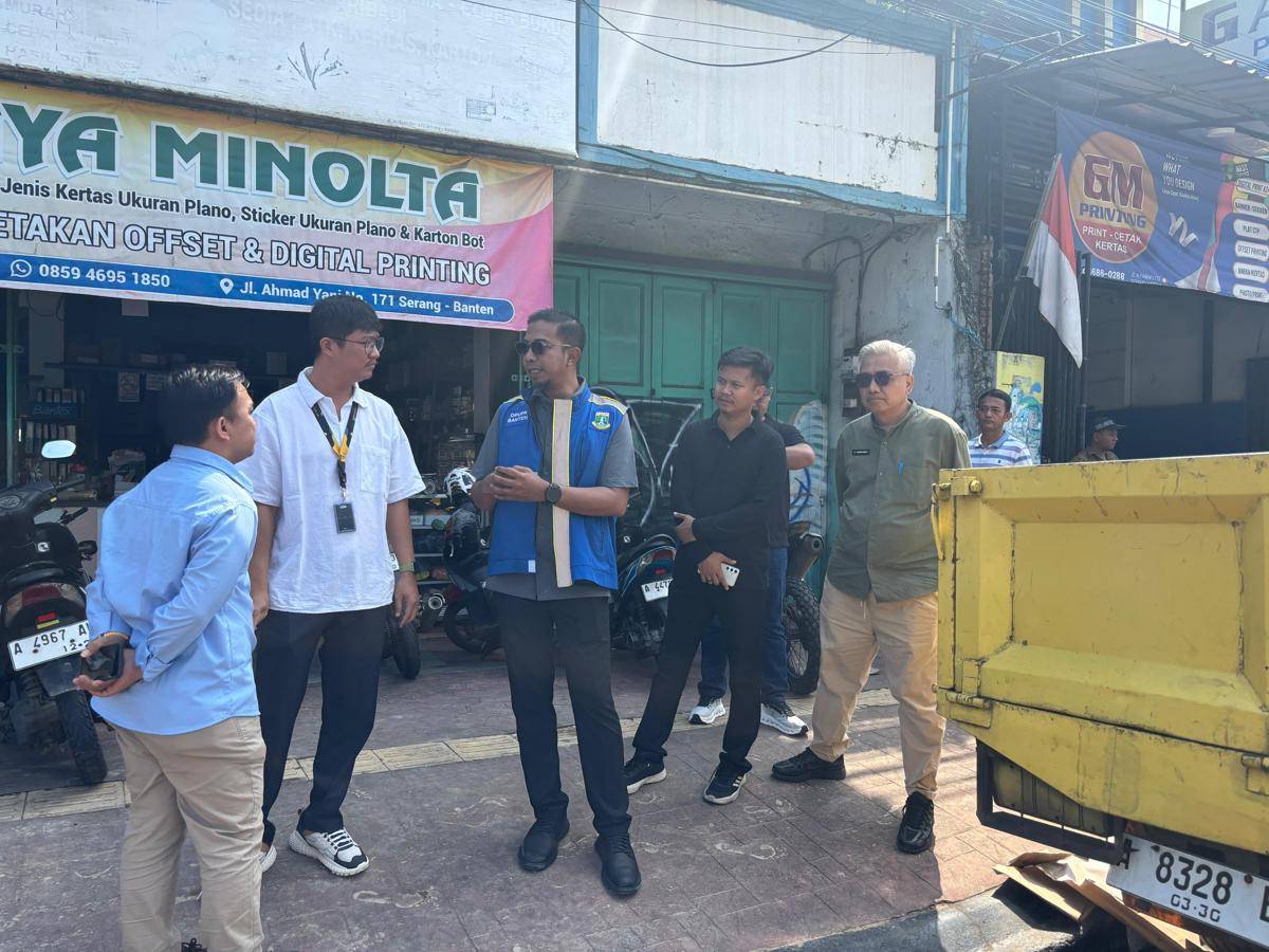 Kepala Dinas PUPR Banten, Arlan Marzan cek lokasi macet di proyek Jembatan Pelawad 