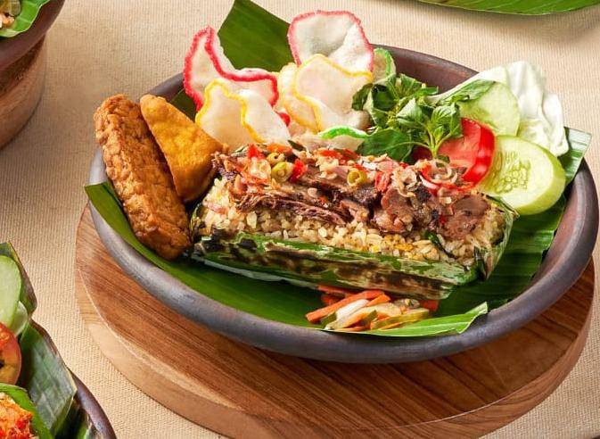 Menu nasi goreng bakar di The People's Cafe