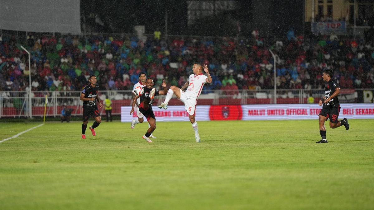 Duel Malut United kontra Bali United berakhir imbang 3-3, Jumat (15/8/2025). (Dok. Malut United).