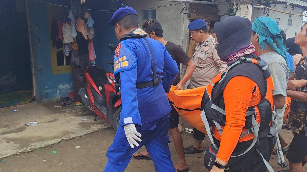 Operasi SAR evakuasi jasad korban remaja putri yang tenggelam di Sungai Musi (Dok: Basarnas Palembang)