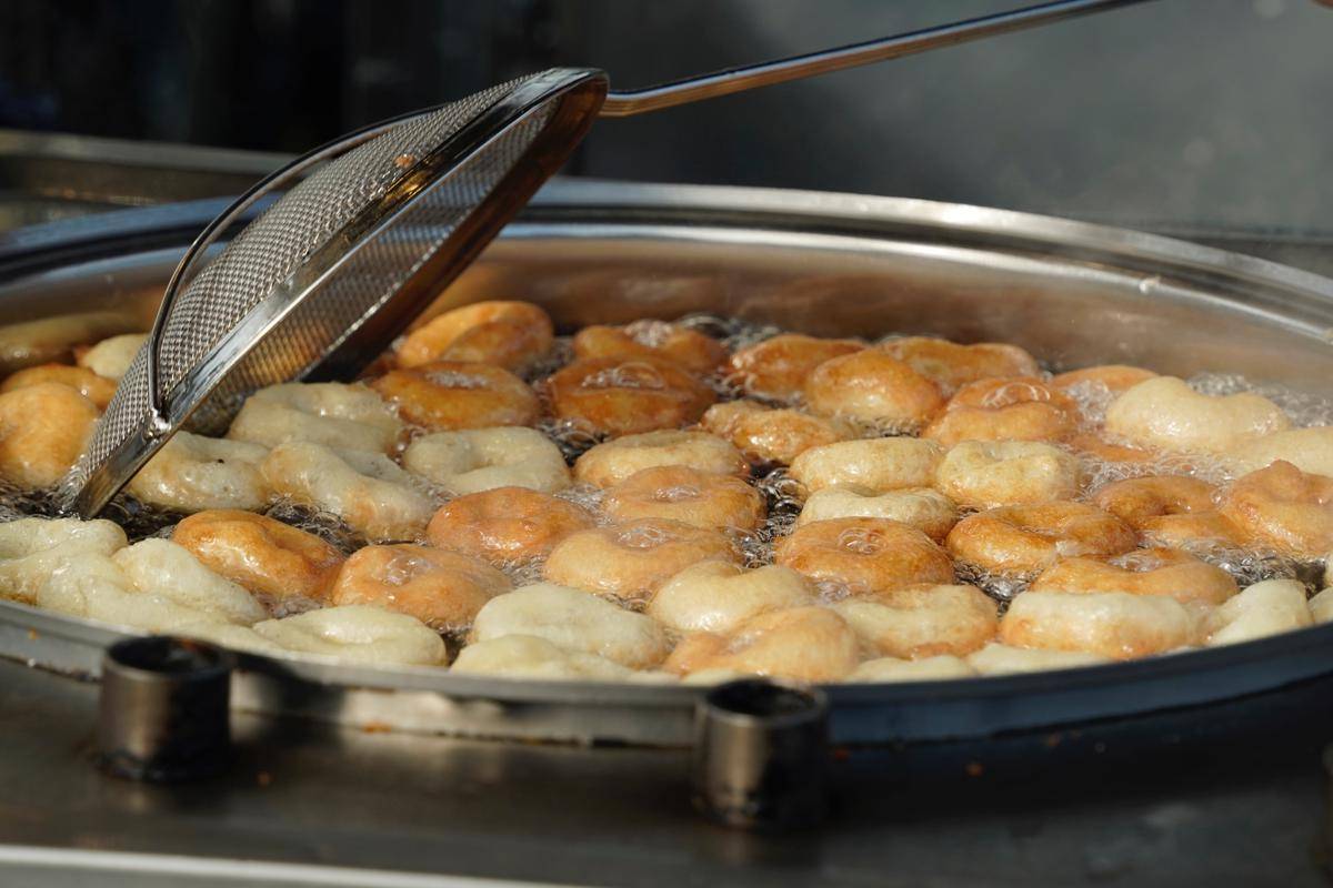 ilustrasi goreng donat
