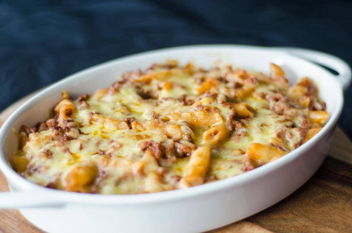 ilustrasi baked macaroni 