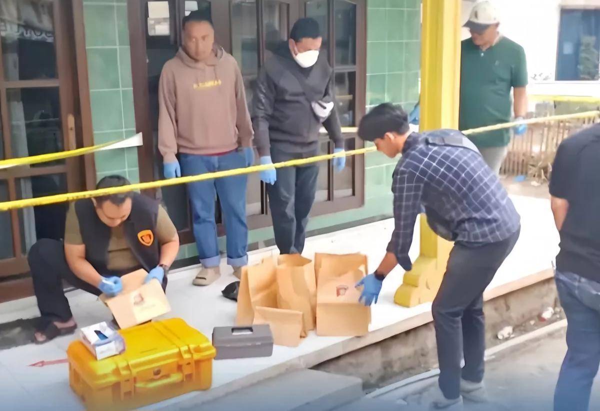 Olah TKP kasus perampokan di Pujon Kidul, Kabupaten Malang. (Dok. Humas Polres Batu)
