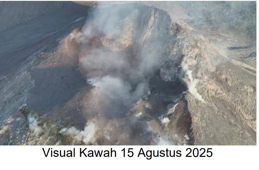 Visual kawah Gunung Lewotobi Laki-laki 15 Agustus 2025.