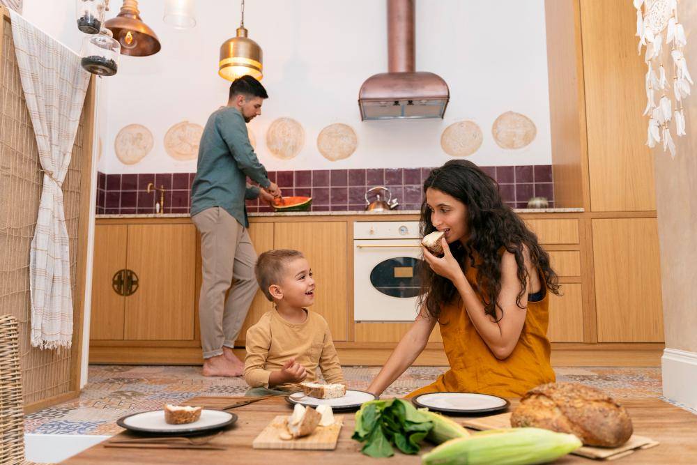 ilustrasi bersama anak di dapur (freepik.com/freepik)