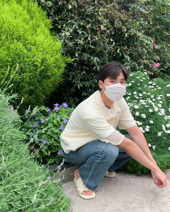 outfit nature escape ala Junior Panachai (Instagram.com/junniorrs)