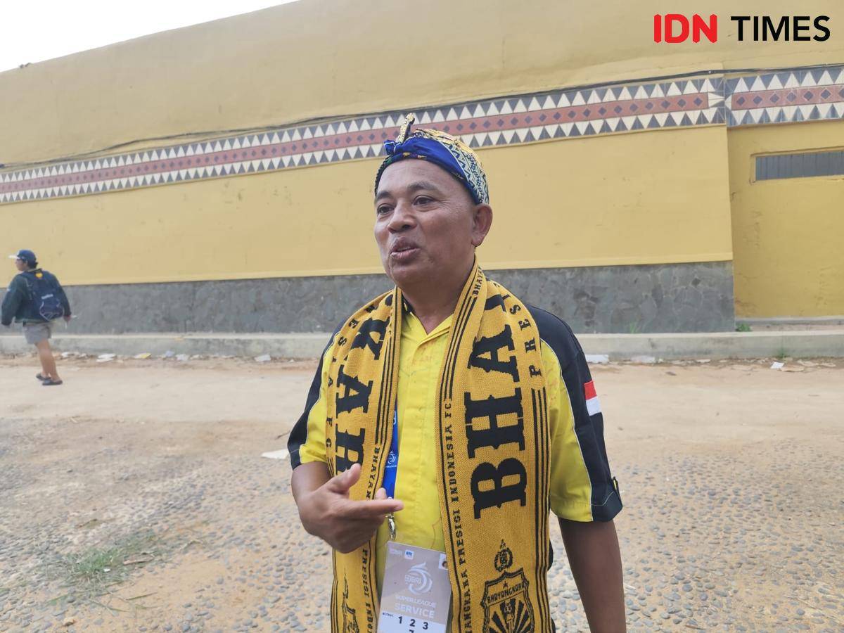 Lik Santoso pendukung Bhayangkara Presisi Lampung FC dari Bekasi. (IDN Times/Muhaimin)