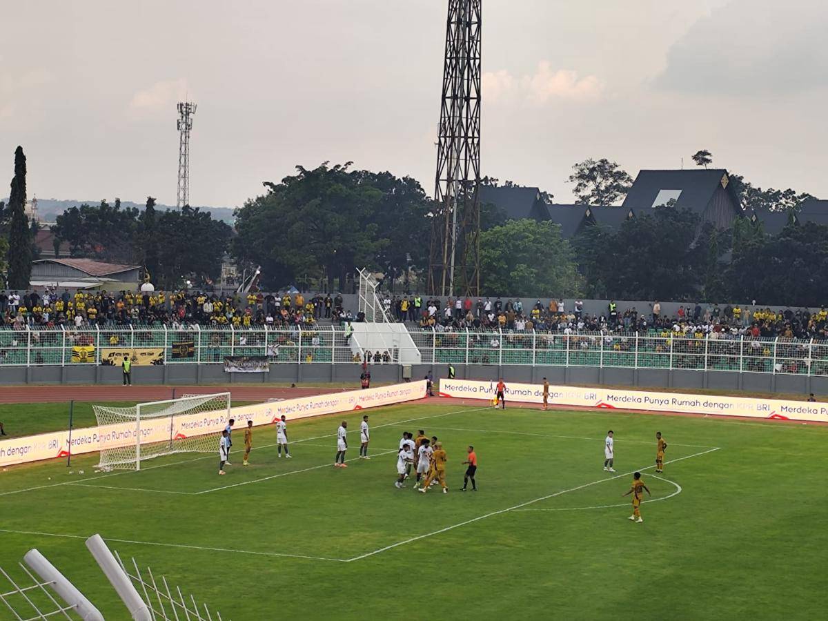 Pertandingan Bhayangkara Presisi Lampung FC vs PSM Makassar. (IDN Times/Muhaimin)