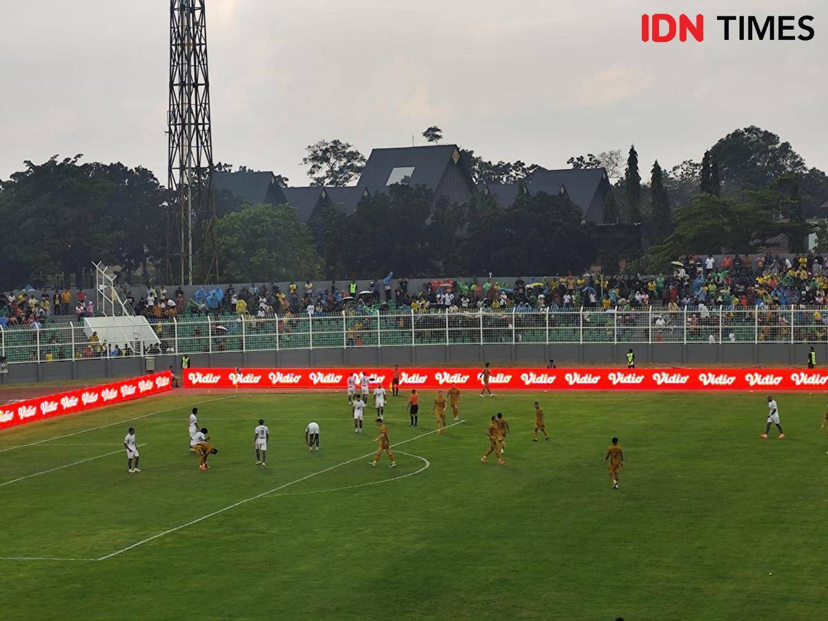 Pertandingan Bhayangkara Presisi Lampung FC vs PSM Makassar. (IDN Times/Muhaimin)