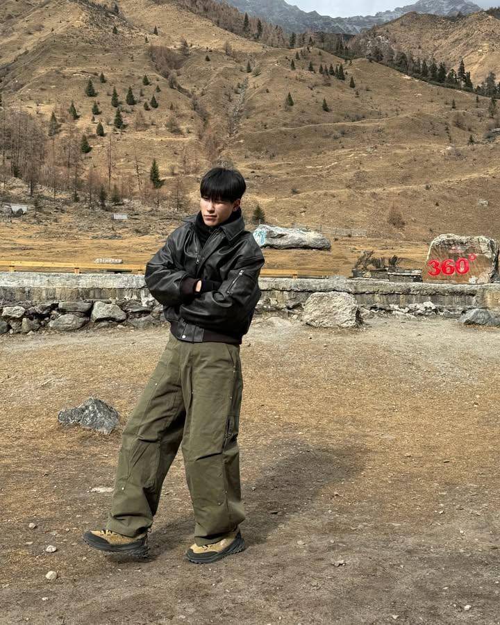 outfit nature escape ala Junior Panachai (instagram.com/junniorrs)