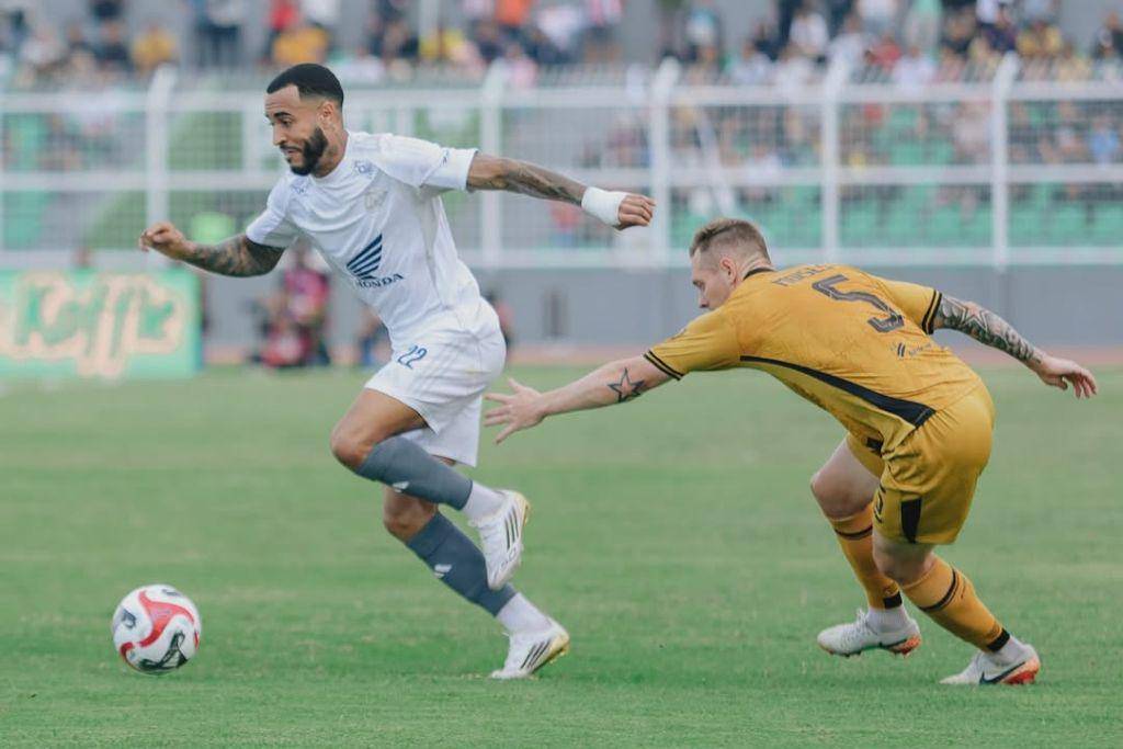 Salah satu momen pertandingan pekan kedua BRI Super League 2025/2026 antara Bhayangkara Presisi FC versus PSM Makassar di Stadion Sumpah Pemuda Bandar Lampung pada 16 Agustus 2025. (Instagram.com/psm_makassar)