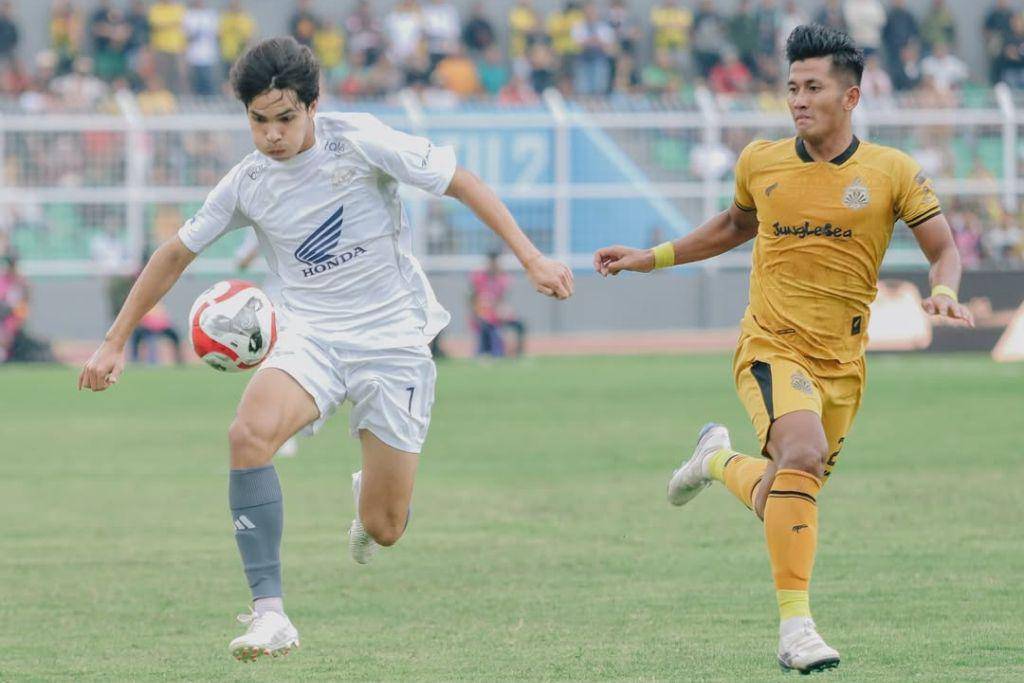 Salah satu momen pertandingan pekan kedua BRI Super League 2025/2026 antara Bhayangkara Presisi FC versus PSM Makassar di Stadion Sumpah Pemuda Bandar Lampung pada 16 Agustus 2025. (Instagram.com/psm_makassar)