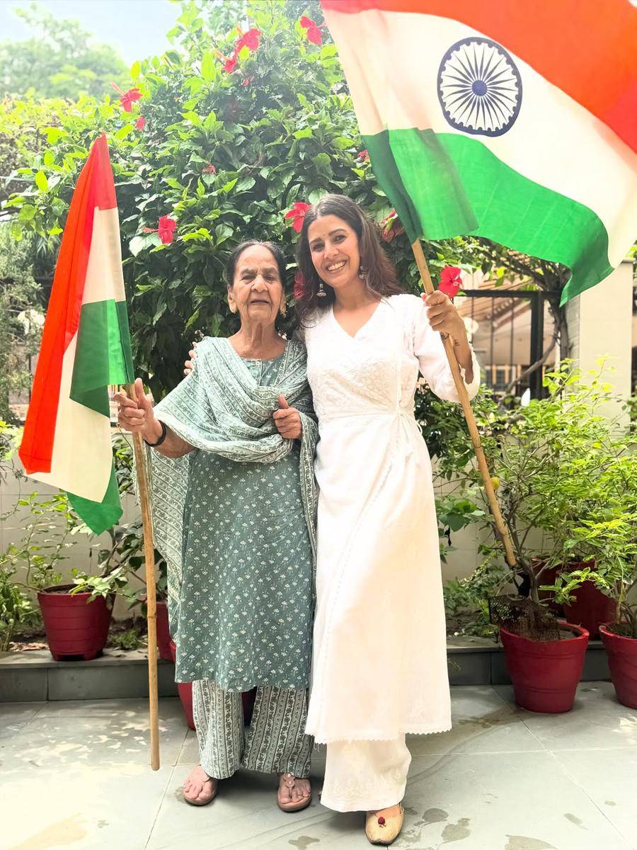 Nimrat Kaur dan neneknya