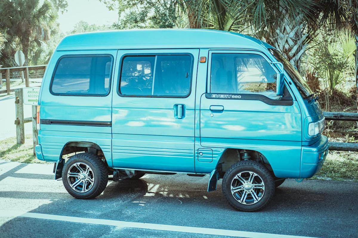 ilustrasi mobil terpakir