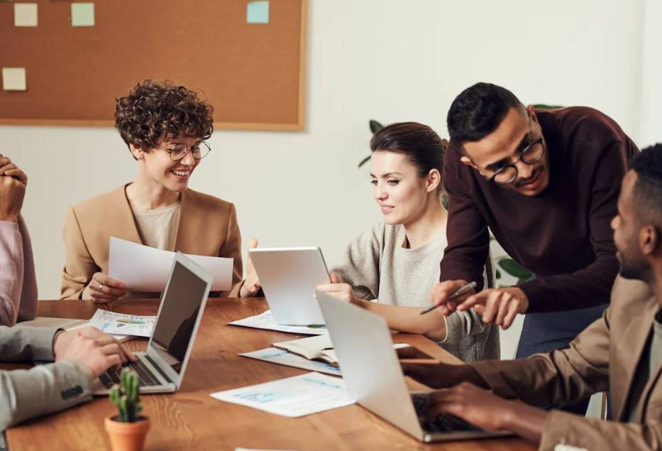 illustrasi meeting (pexels.com/fauxels)