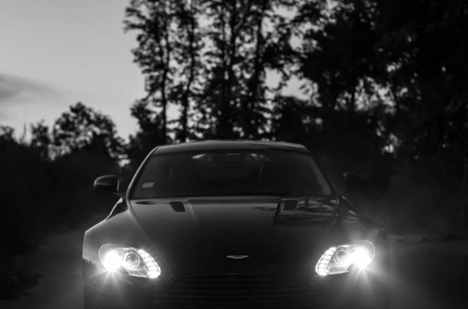 illustrasi mobil malam hari (unsplash.com/Felipe Simo)