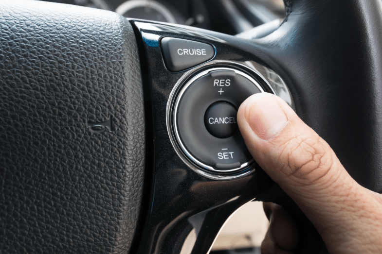 Apakah Sistem Cruise Control Efektif Mengurangi Kelelahan Pengemudi?