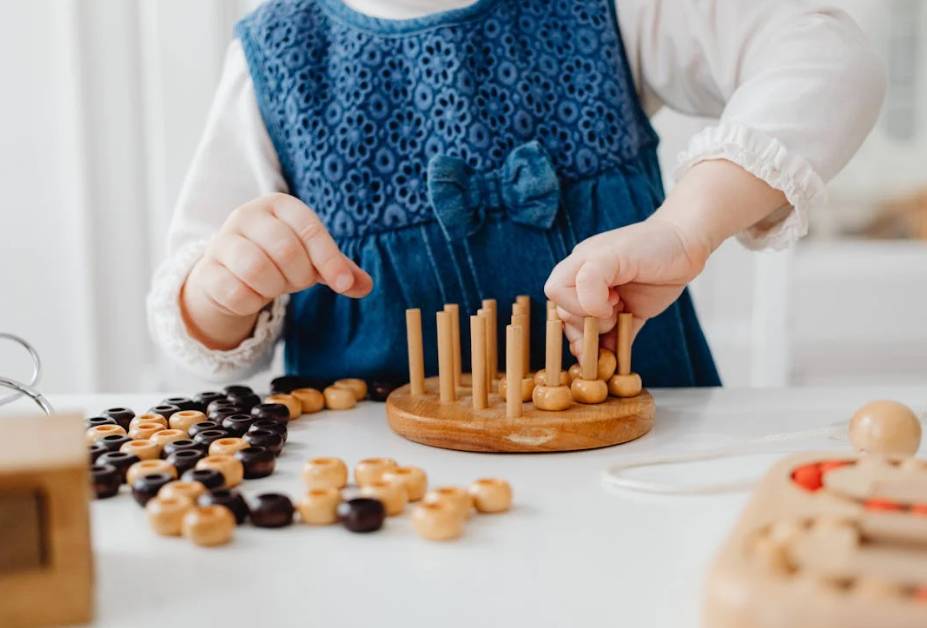illustrasi anak bermain puzzle (pexels.com/Photo By: Kaboompics.com)