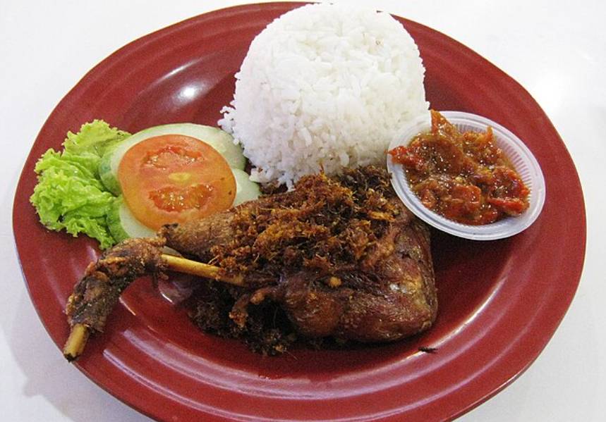 potret bebek goreng Madura (commons.wikimedia.org/Gunawan Kartapranata)