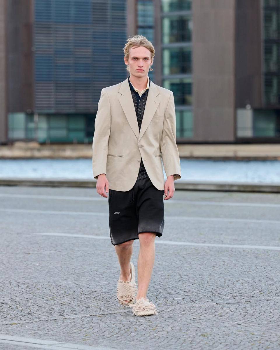 Koleksi ALIS S/S '26 di Copenhagen Fashion Week (instagram.com/alis_culture)