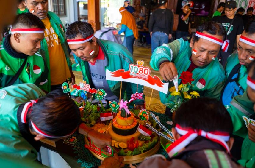Pecahkan MURI, 5.000 Mitra Grab Hias Tumpeng di 80 Kota (IDN Times/istimewa)