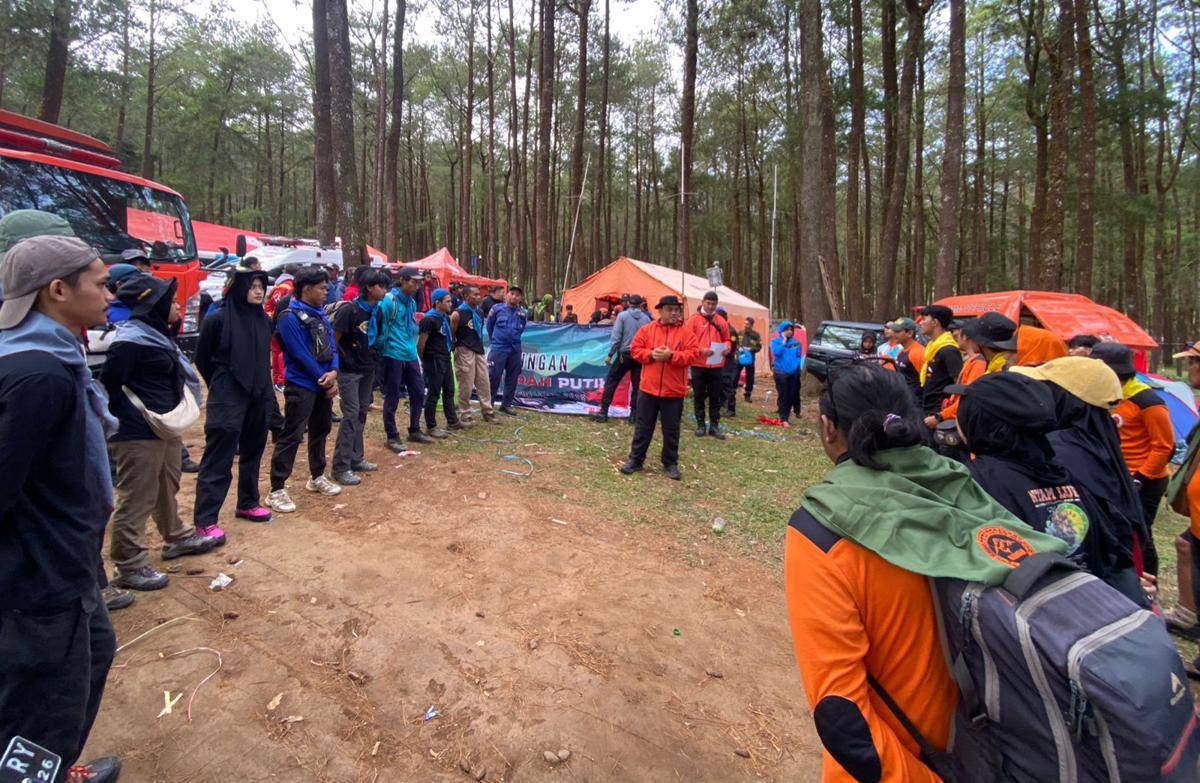 Basarnas Makassar bersama potensi SAR menggelar Siaga Merah Putih di Gunung Bawakaraeng, pada 15 hingga 18 Agustus 2025. (Dok. Basarnas Makassar)