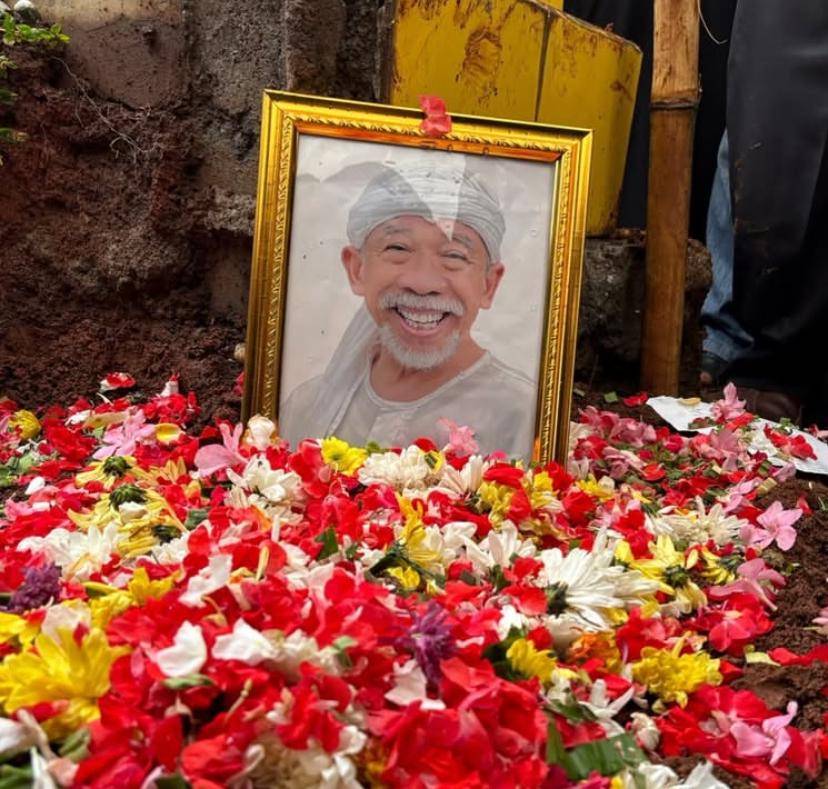potret pemakaman Nurul Qomar 