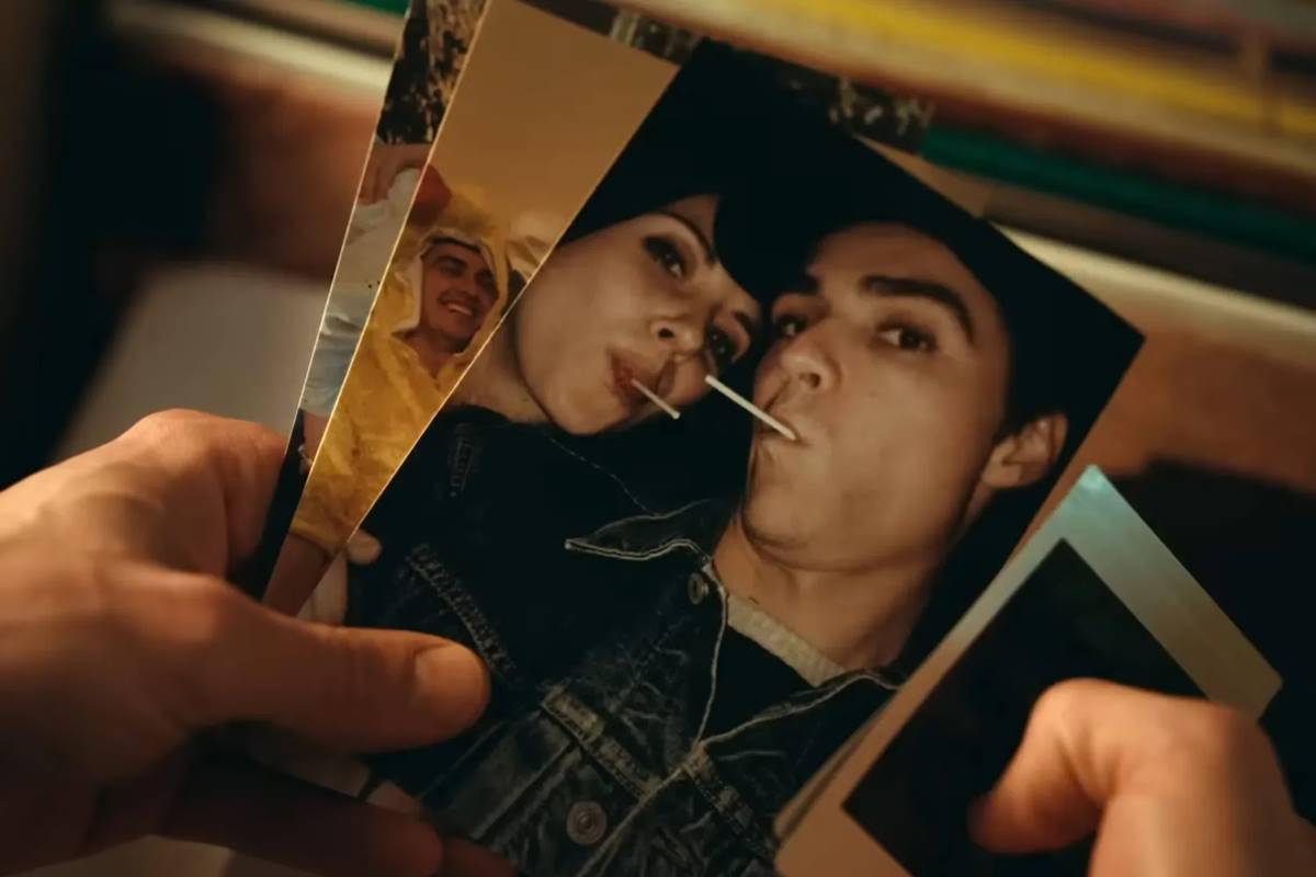 Cuplikan adegan di film Together