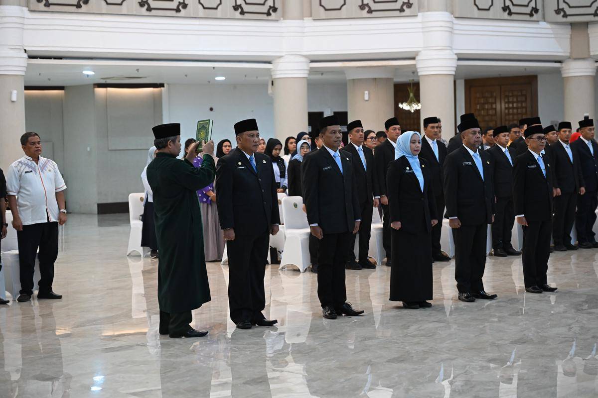 Gubsu_Melantik Pejabat Eselon II 2.jpg