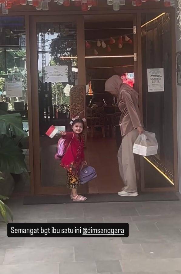 potret anak artis 17-an di sekolah