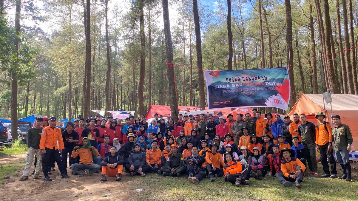 Basarnas Makassar bersama potensi SAR menggelar Siaga Merah Putih di Gunung Bawakaraeng, pada 15 hingga 18 Agustus 2025. (Dok. Basarnas Makassar)