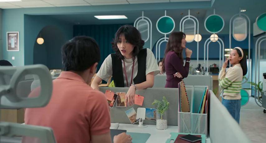 Adriana, karakter Shindy Huang di film Tinggal Meninggal