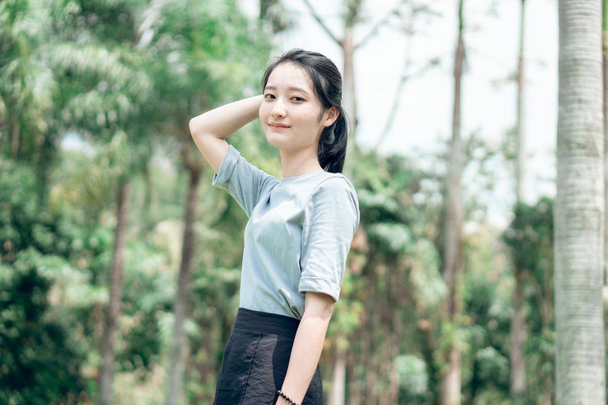 ilustrasi girls smiling (unsplash.com/xin liu)