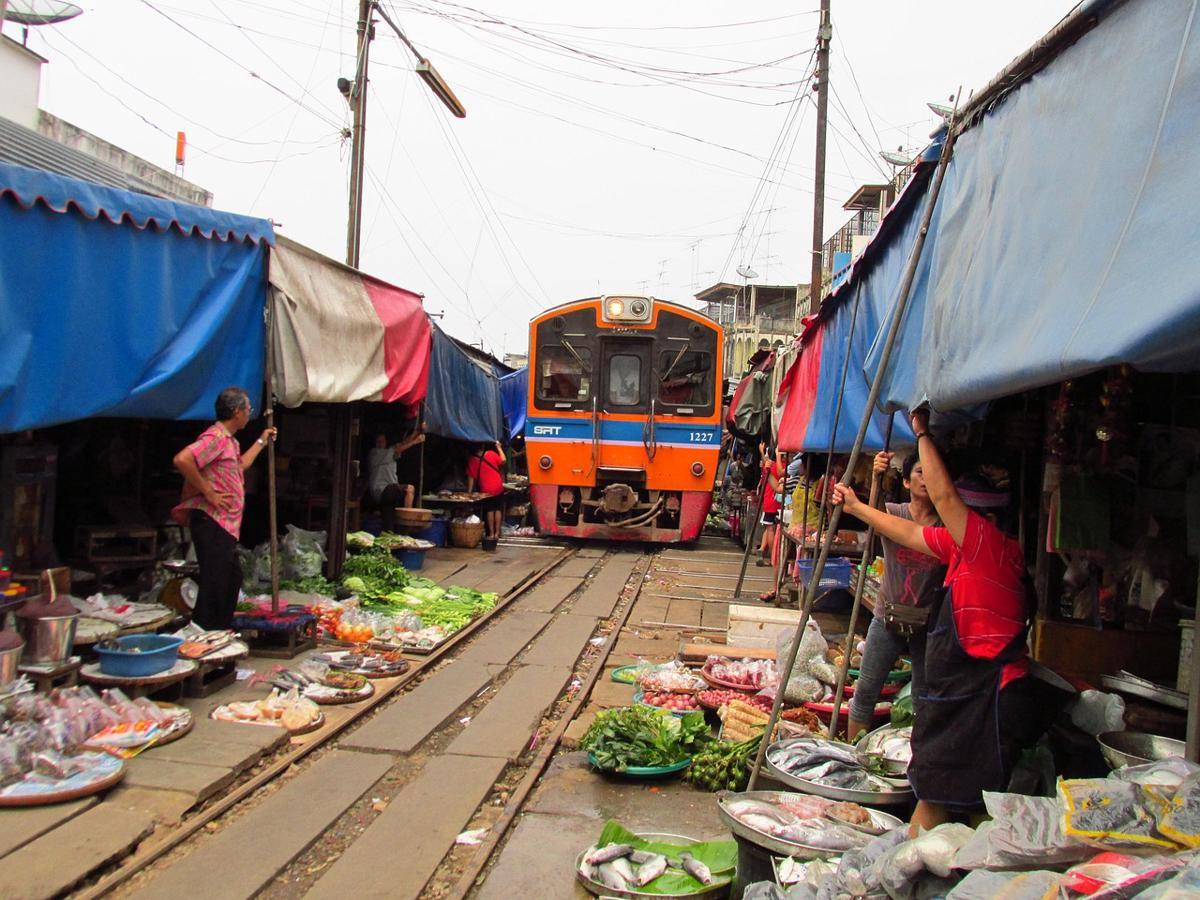 Maeklong Railway Market