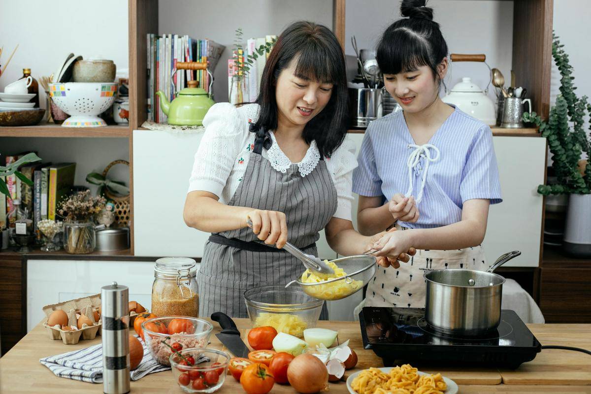 ilustrasi memasak dengan keluarga pasangan