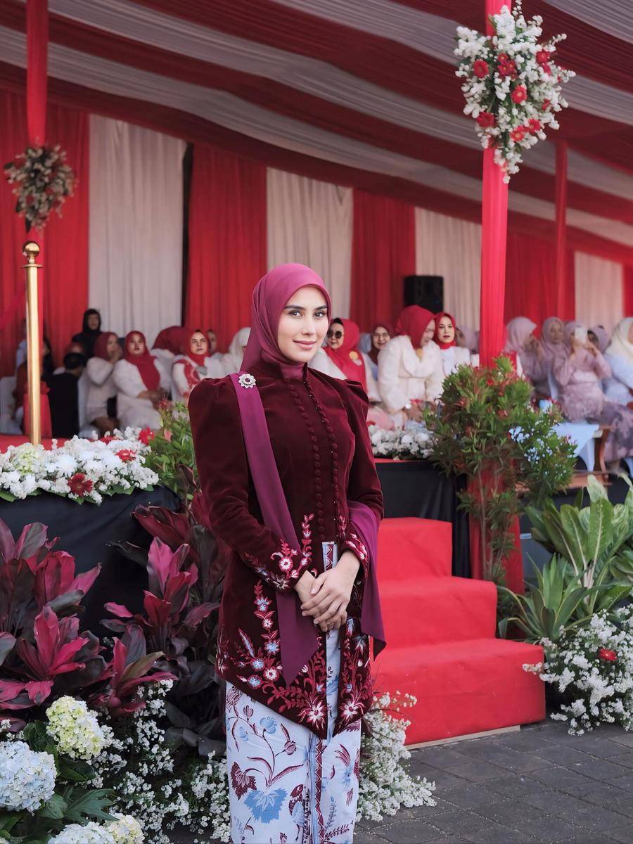 Syahnaz Dampingi Jeje Upacara 17 Agustus (Instagram.com/syahnazs)