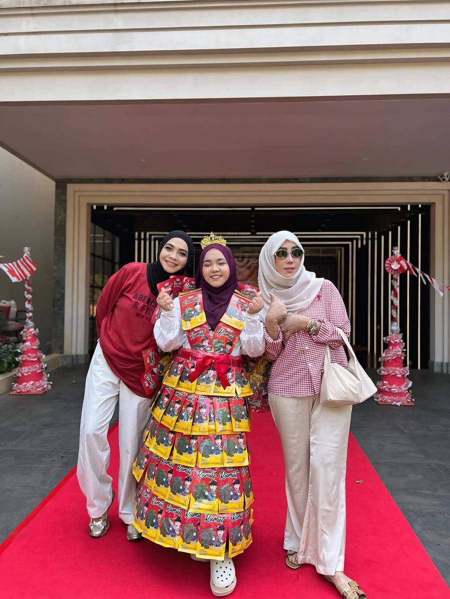 Andara Fashion Week (instagram.com/rieta_amilia)