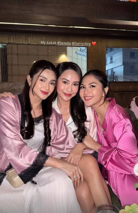 Artis di Ultah ke-33 Enzy Storia (Instagram.com/enzystoria)
