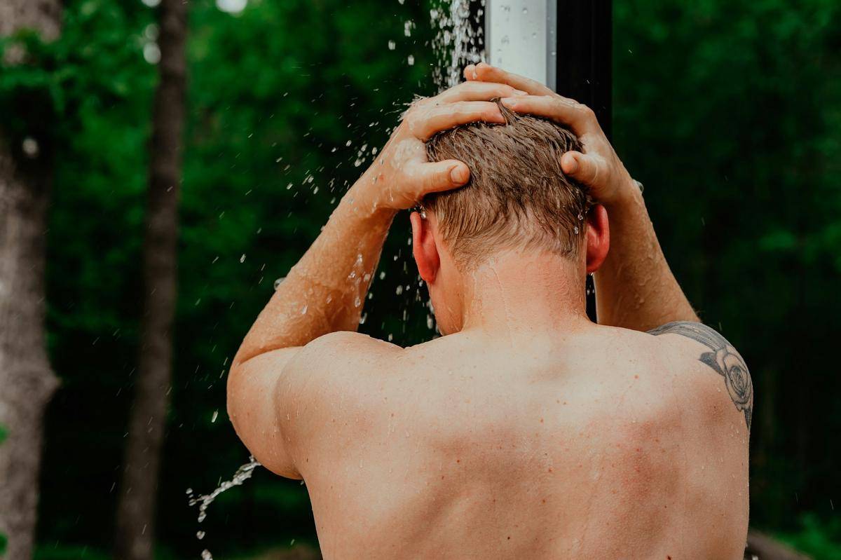 ilustrasi orang mandi (unsplash.com/HUUM)