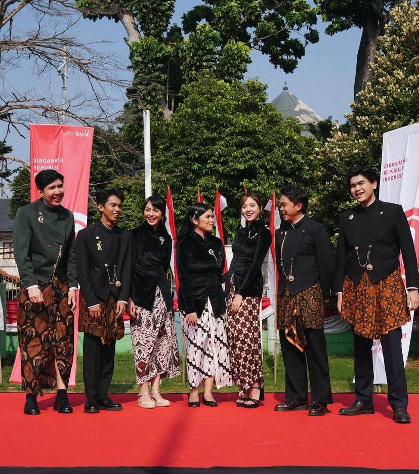 potret Windah Basudara jadi pembina upacara 17 Agustus (Instagram.com/luqmanrv)