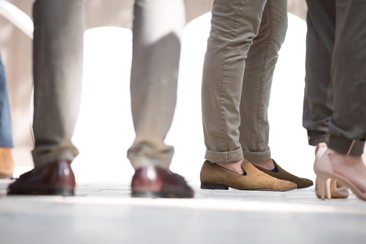 ilustrasi cara menghilangkan noda minyak di sepatu (pexels.com/Sebastian Voortman)