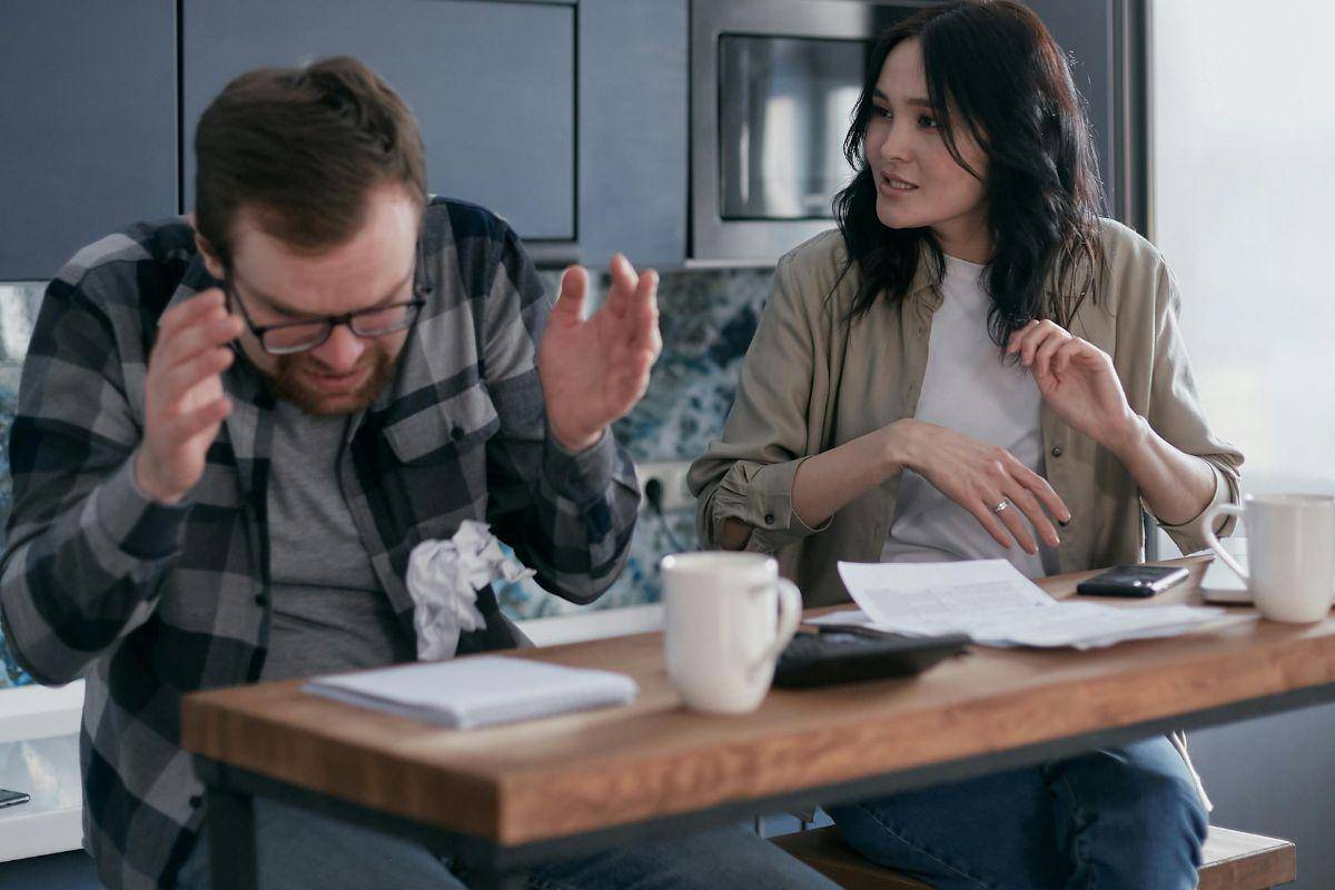 Diskusi rekan kerja (Pexels.com/Mikhail Nilov)