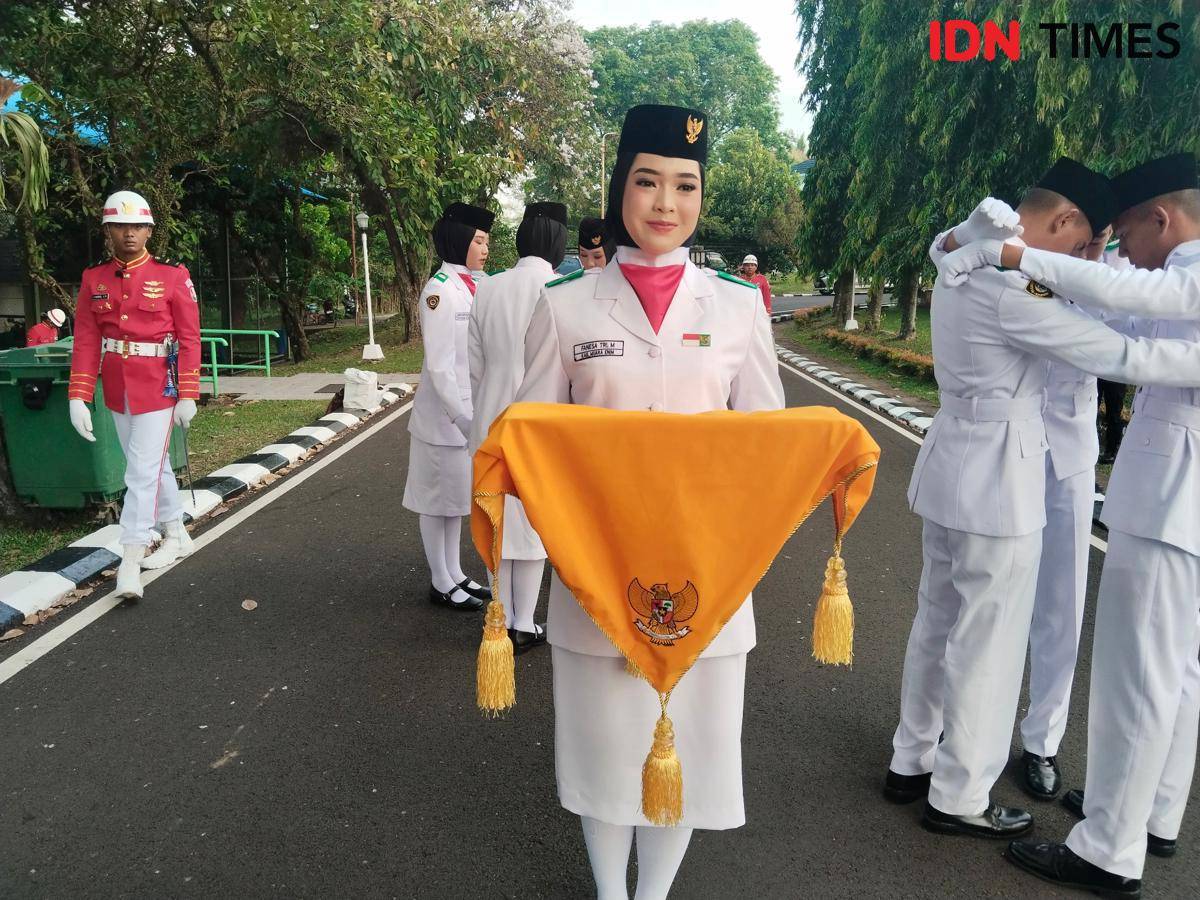 Fanesa Tri Margareta merupakan pembawa baki Paskibraka Sumsel 2025.