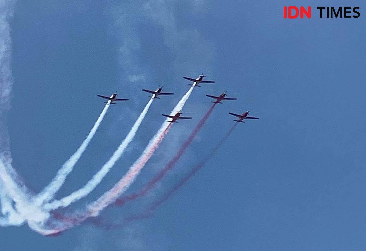 Atraksi pesawat TNI di HUT 80 RI