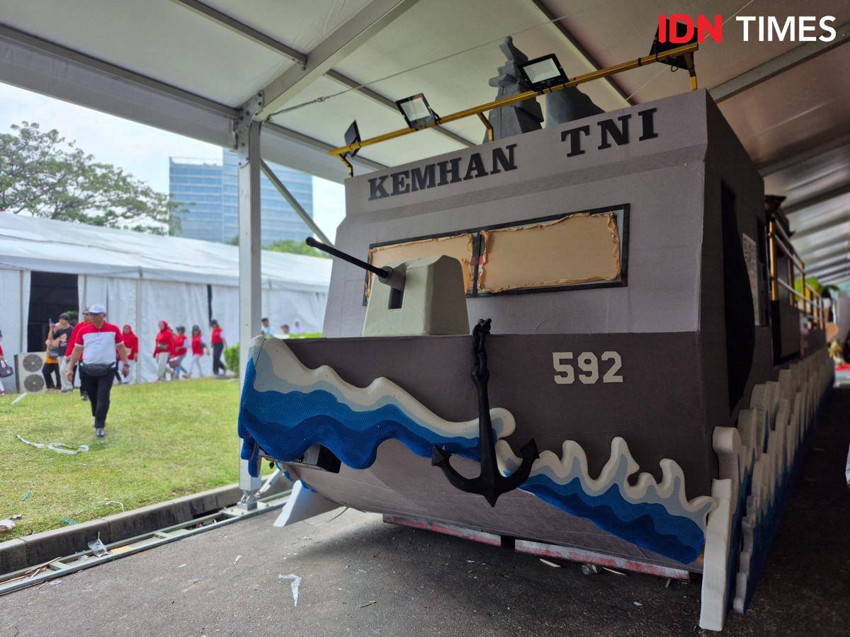 Mobil Karnaval HUT ke-80 RI