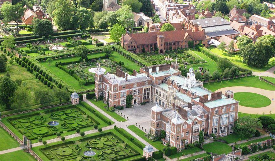 Potret Hartfield House di Hertfordshire, Inggris